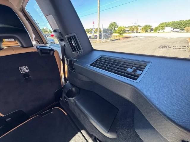 2017 Volvo XC90 T6 Momentum