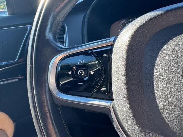 2017 Volvo XC90 T6 Momentum