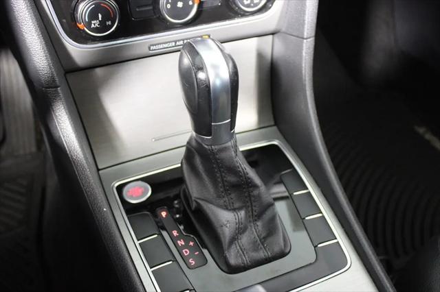 2015 Volkswagen Passat 1.8T SE
