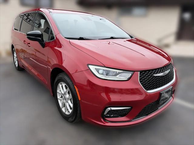 2025 Chrysler Pacifica Select for sale in Prior Lake, MN