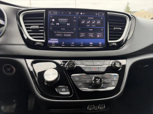 2025 Chrysler Pacifica Select