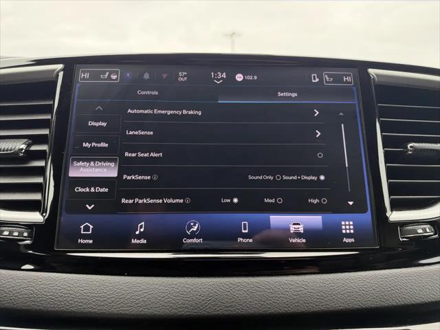 2025 Chrysler Pacifica Select