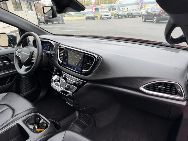 2025 Chrysler Pacifica Select