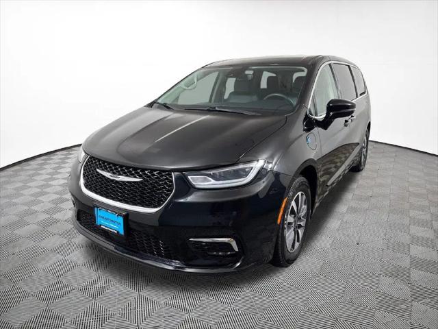 2024 Chrysler Pacifica Hybrid Select for sale in Eau Claire, WI