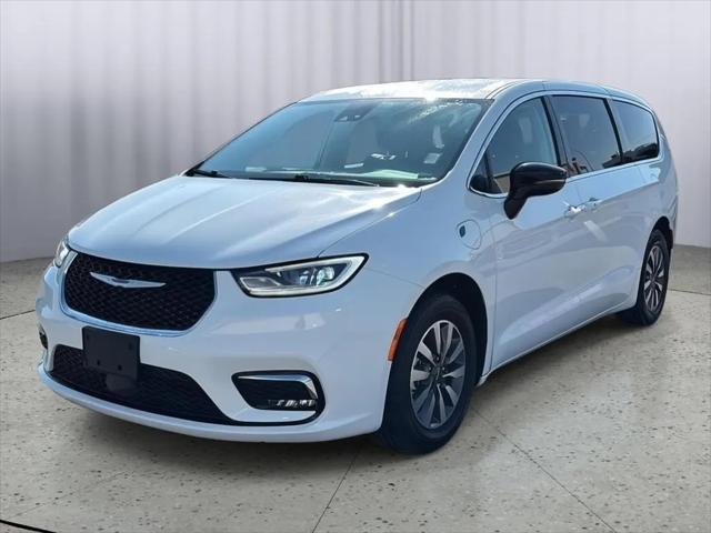 2024 Chrysler Pacifica Hybrid Select for sale in Chillicothe, MO