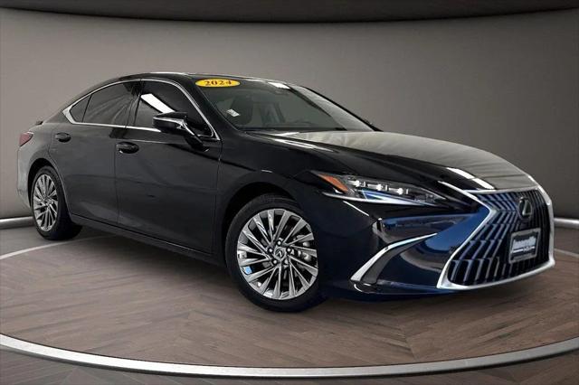 2024 Lexus ES 300h Ultra Luxury for sale in Janesville, WI
