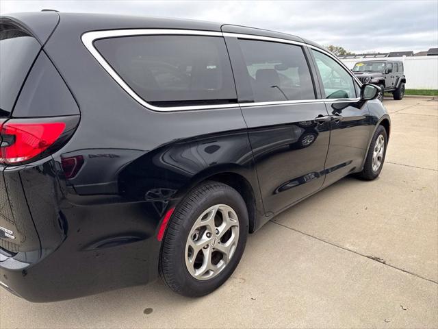 2024 Chrysler Pacifica Limited AWD