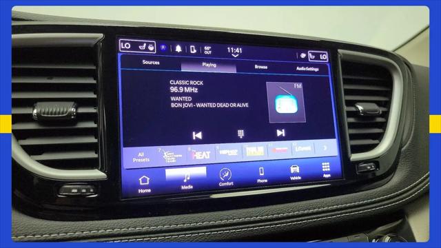 2023 Chrysler Pacifica Hybrid Touring L