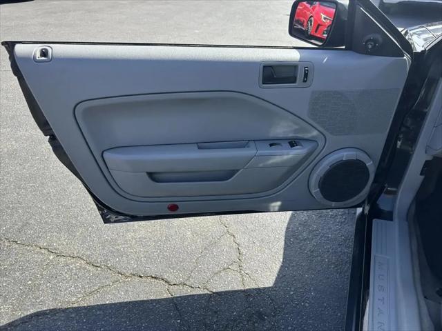 2005 Ford Mustang Premium