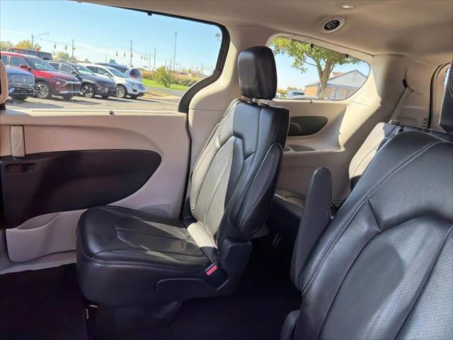 2022 Chrysler Pacifica Touring L