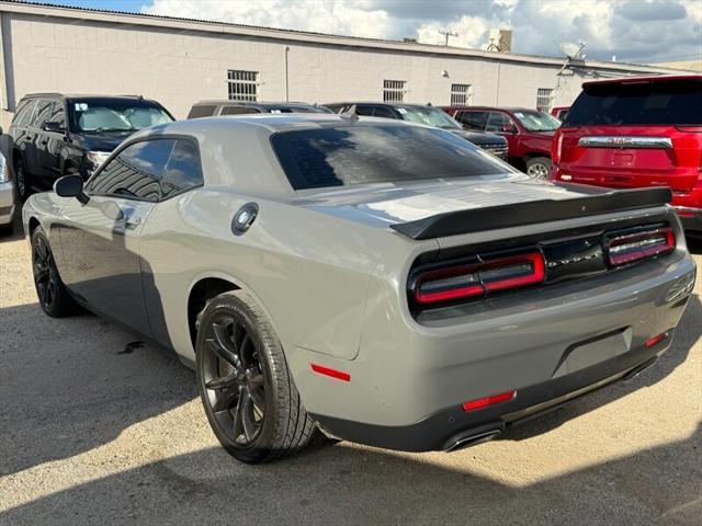 2017 Dodge Challenger SXT Plus