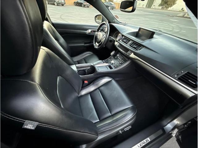 2017 Lexus CT 200h CT 200h Hatchback 4D
