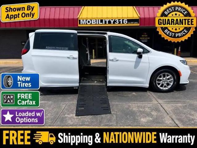 2023 Chrysler Pacifica Touring L for sale in Wichita, KS