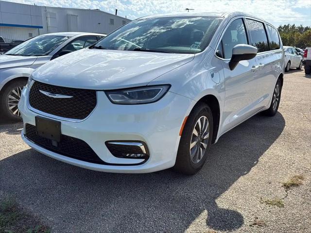 2023 Chrysler Pacifica Hybrid Touring L for sale in Peoria, IL