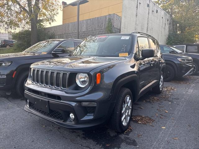 2022 Jeep Renegade Latitude 4x4 2022 Jeep Renegade Latitude 4x4