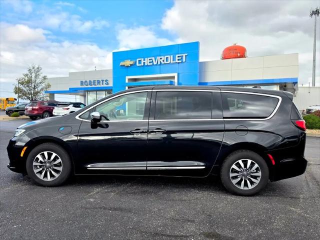 2023 Chrysler Pacifica Hybrid Limited for sale in Platte City, MO
