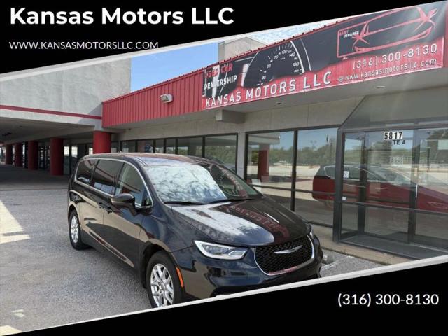 2023 Chrysler Pacifica Touring L for sale in Wichita, KS