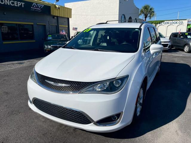 2017 Chrysler Pacifica Touring-L Plus