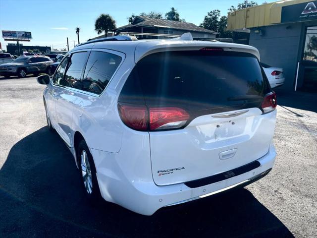 2017 Chrysler Pacifica Touring-L Plus