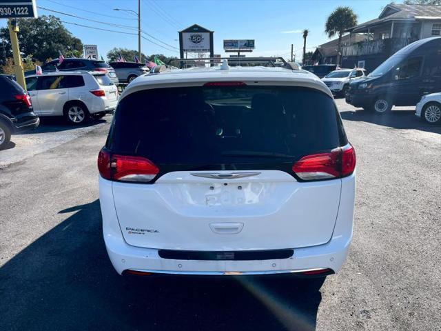 2017 Chrysler Pacifica Touring-L Plus
