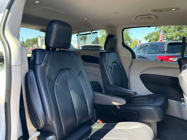 2017 Chrysler Pacifica Touring-L Plus