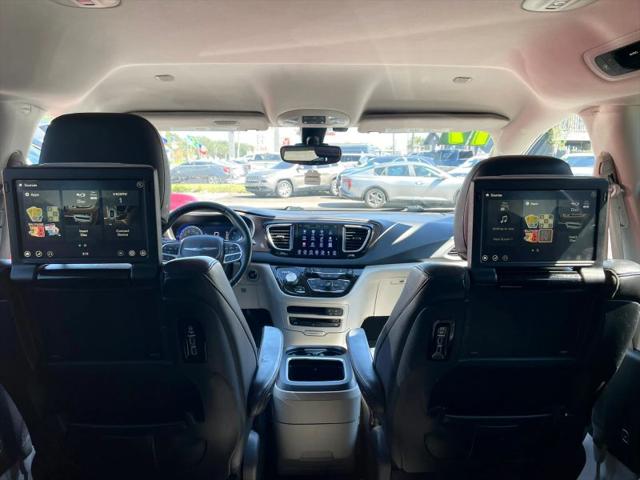 2017 Chrysler Pacifica Touring-L Plus