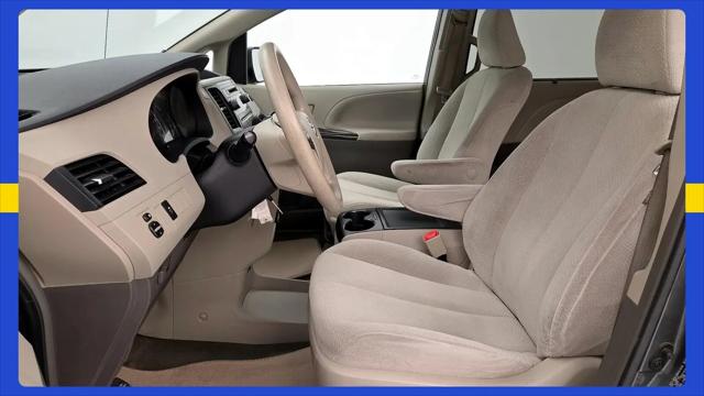 2014 Toyota Sienna LE V6 8 Passenger