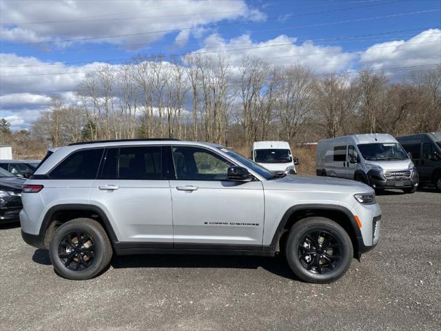 2026 Jeep Grand Cherokee GRAND CHEROKEE LAREDO ALTITUDE 4X4 2026 Jeep Grand Cherokee GRAND CHEROKEE LAREDO ALTITUDE 4X4