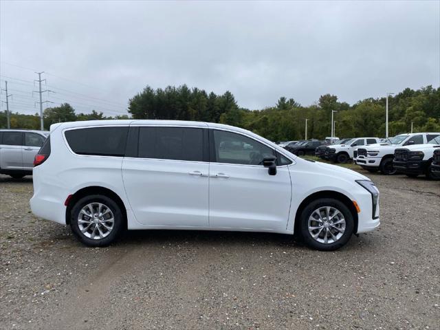 2027 Chrysler Pacifica PACIFICA SELECT AWD 2027 Chrysler Pacifica PACIFICA SELECT AWD