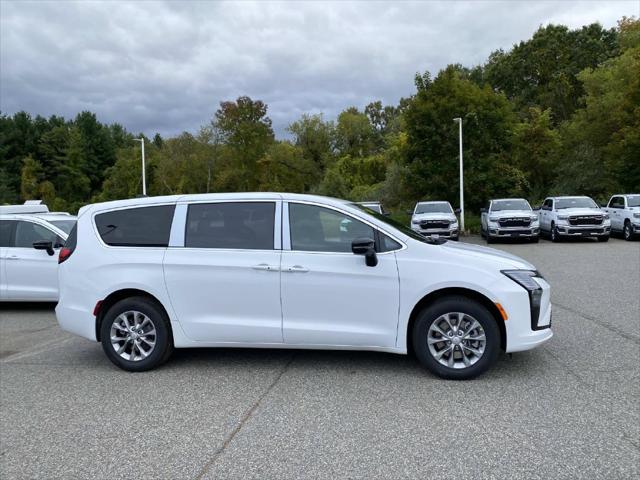 2027 Chrysler Pacifica PACIFICA SELECT AWD 2027 Chrysler Pacifica PACIFICA SELECT AWD
