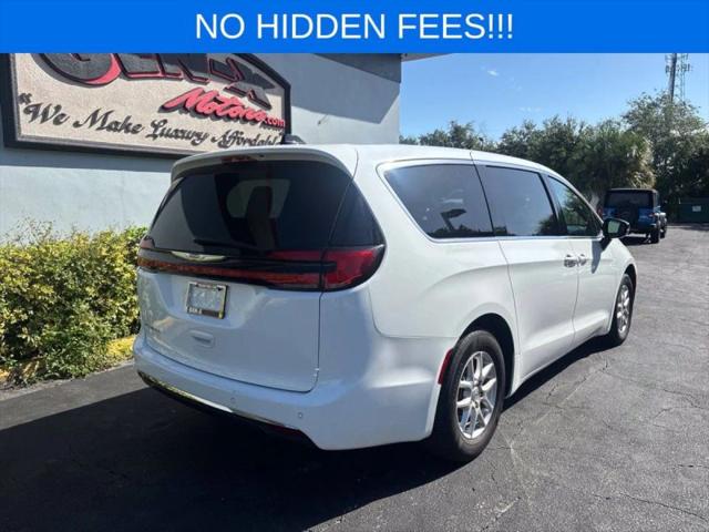 2025 Chrysler Pacifica Select