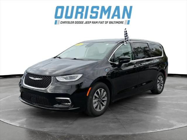 2024 Chrysler Pacifica Hybrid Select