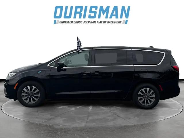 2024 Chrysler Pacifica Hybrid Select