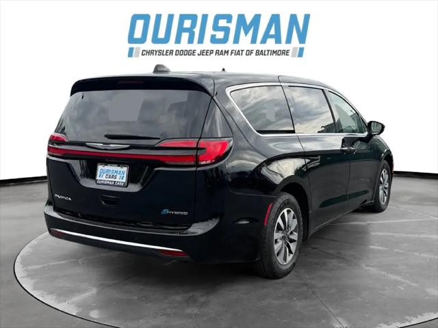 2024 Chrysler Pacifica Hybrid Select
