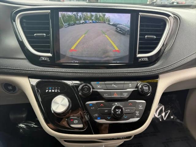 2024 Chrysler Pacifica Hybrid Select