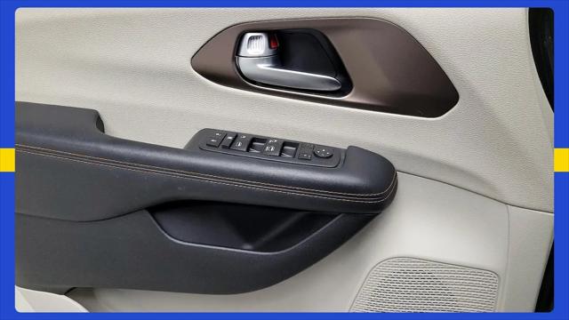 2017 Chrysler Pacifica Touring-L