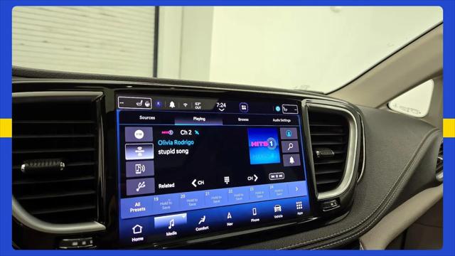 2023 Chrysler Pacifica Hybrid Limited