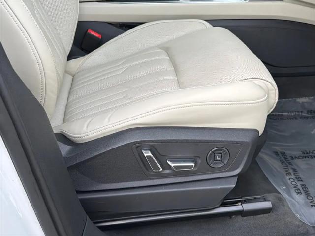 2019 Audi e-tron Premium Plus