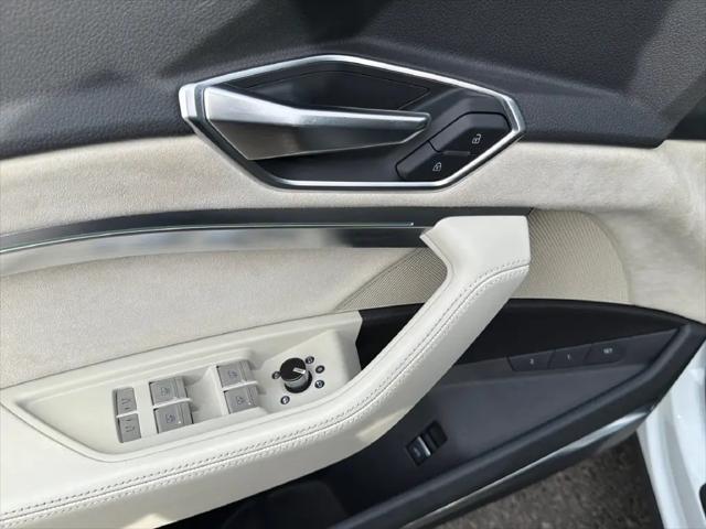 2019 Audi e-tron Premium Plus
