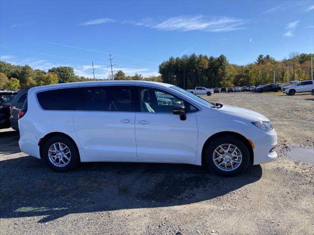 2027 Chrysler Pacifica PACIFICA LX 2027 Chrysler Pacifica PACIFICA LX