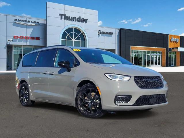 2025 Chrysler Pacifica Limited for sale in Bartow, FL