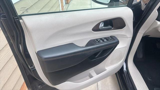2017 Chrysler Pacifica Touring-L