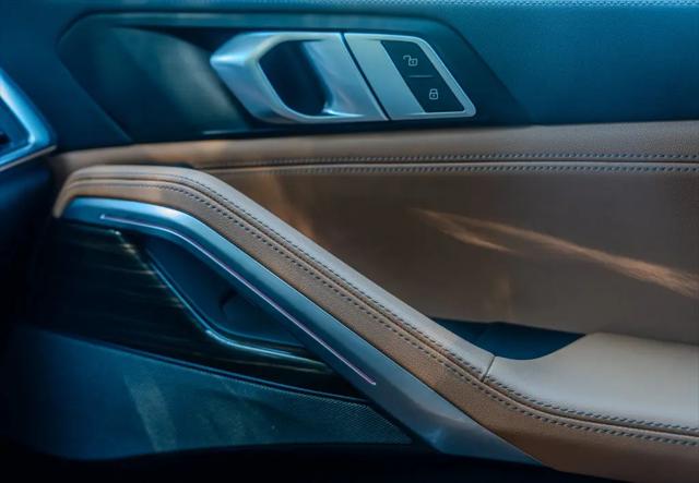 2024 BMW X6 xDrive40i