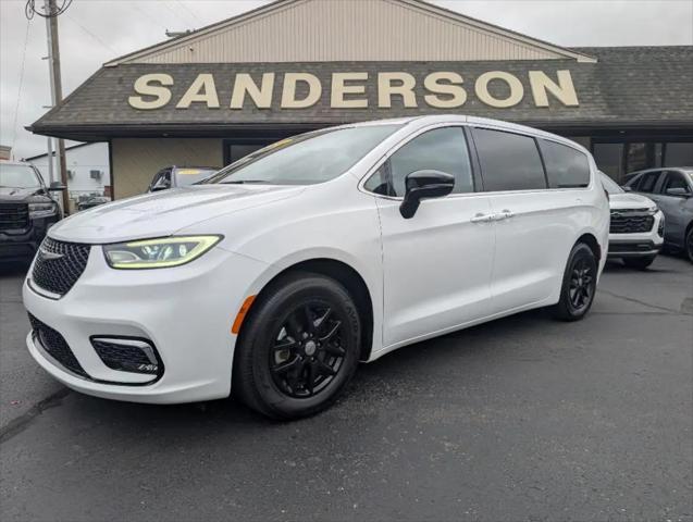 2025 Chrysler Pacifica Select for sale in Auburn, IN