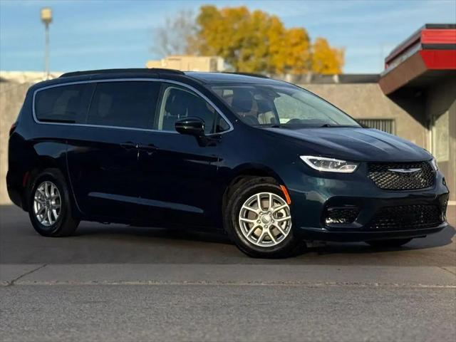 2022 Chrysler Pacifica Touring L for sale in Burnsville, MN