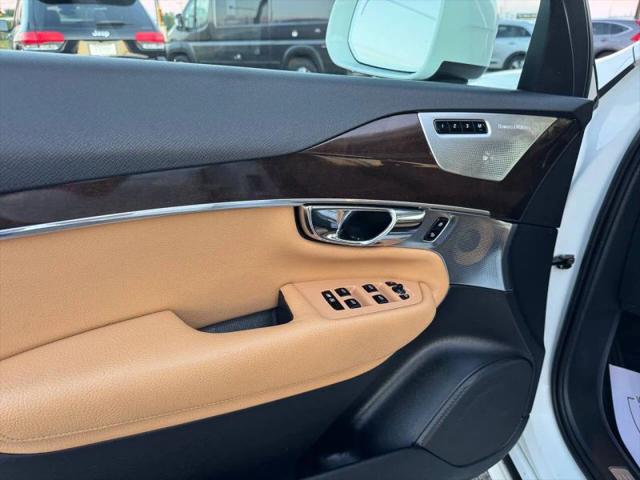 2016 Volvo XC90 T6 Momentum