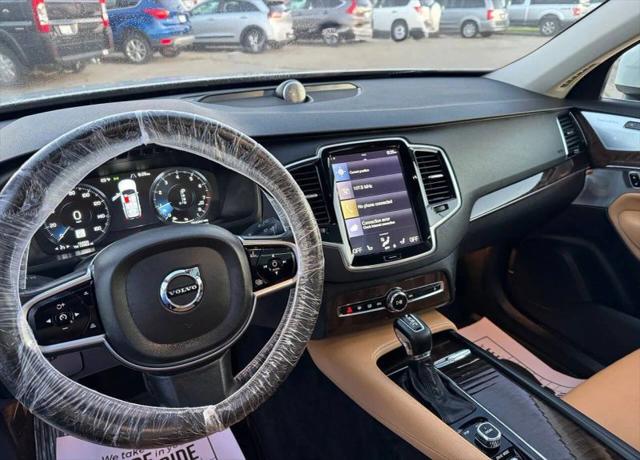 2016 Volvo XC90 T6 Momentum