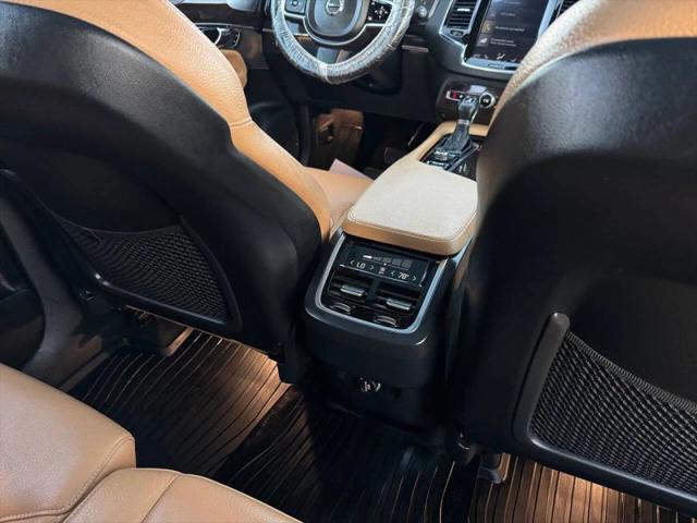2016 Volvo XC90 T6 Momentum