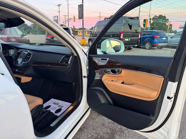 2016 Volvo XC90 T6 Momentum