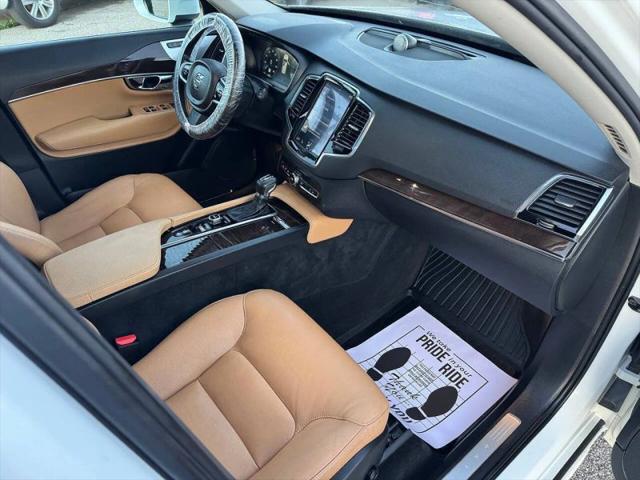 2016 Volvo XC90 T6 Momentum